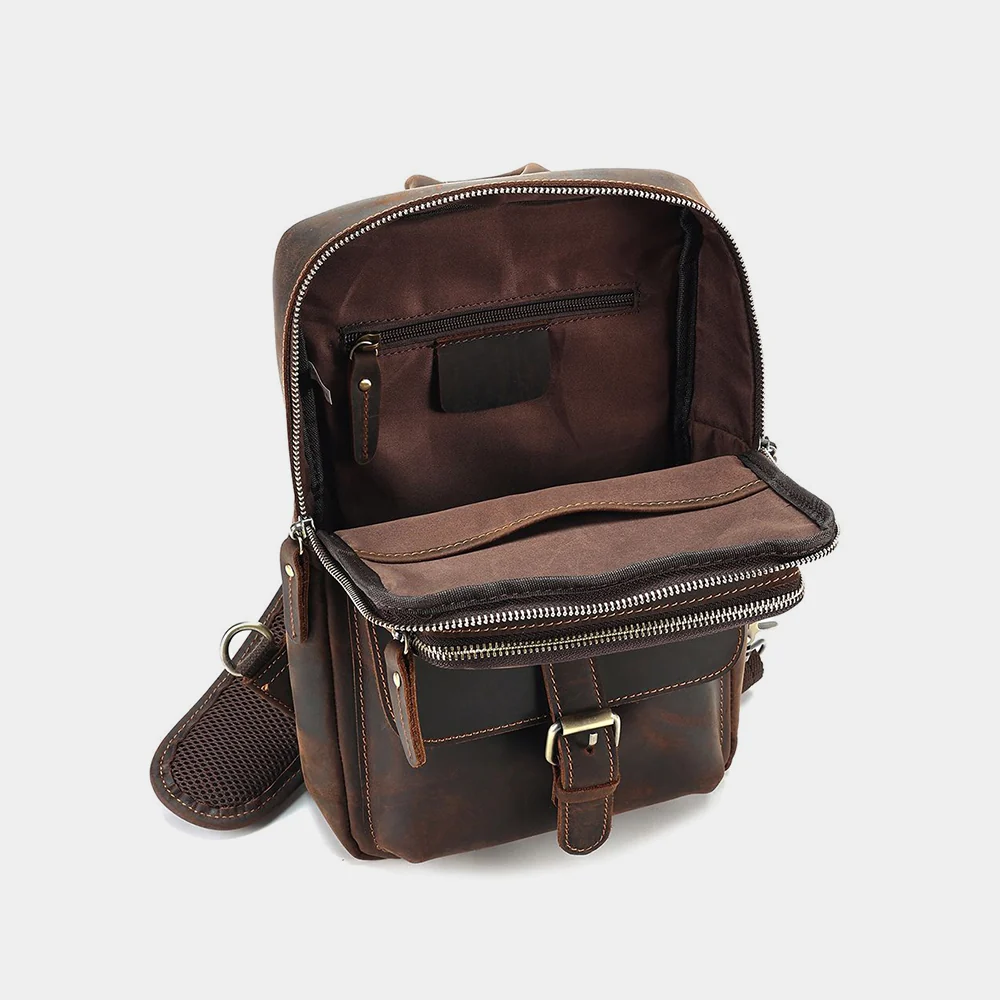The Obrysus open, showing interior zip pocket and organizers