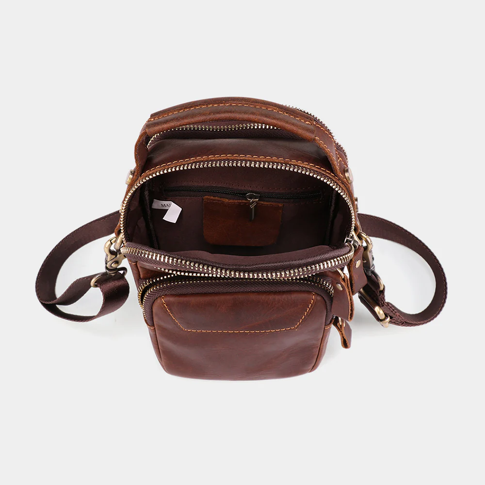 The Estro open, showing interior zip and slip pockets