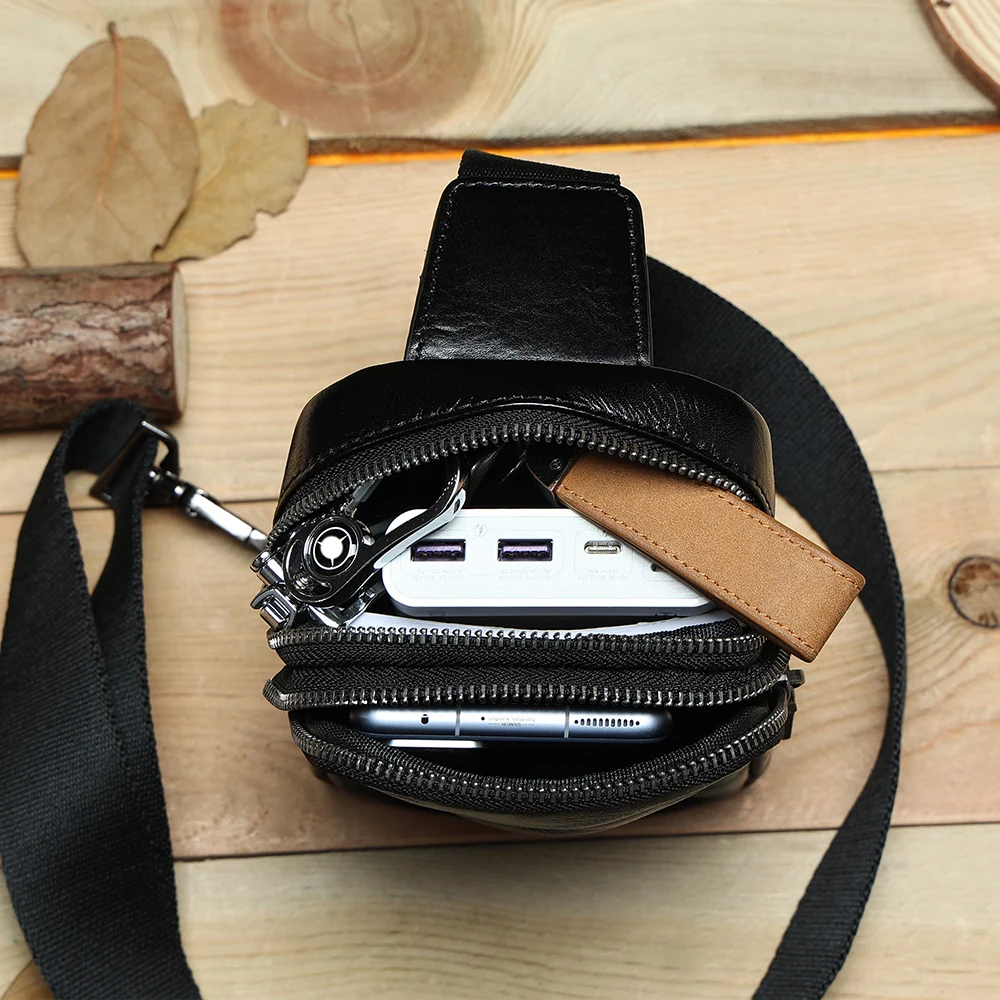 The Bellus packed with phone, power bank and keys